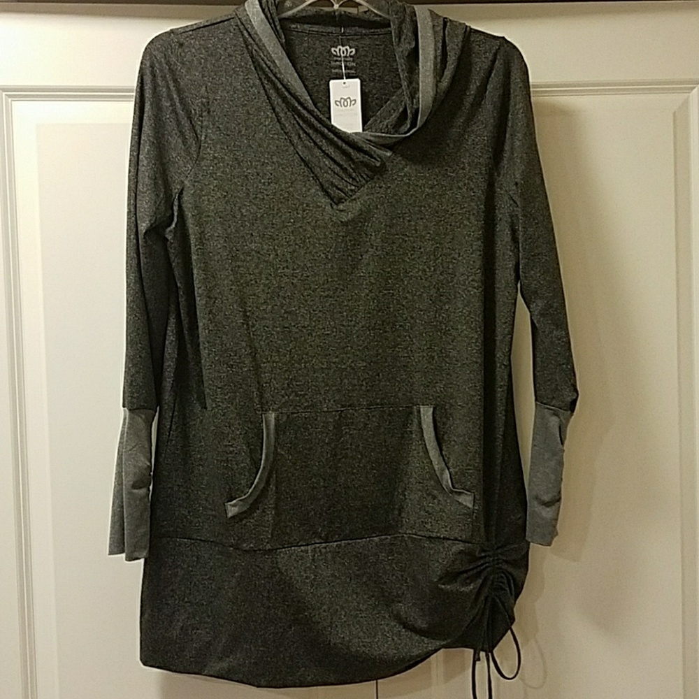 nwt maurices in motion active top
